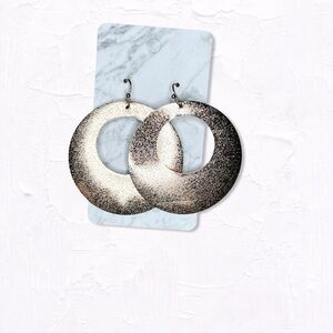 5599. Goldtone Sparkle Earrings